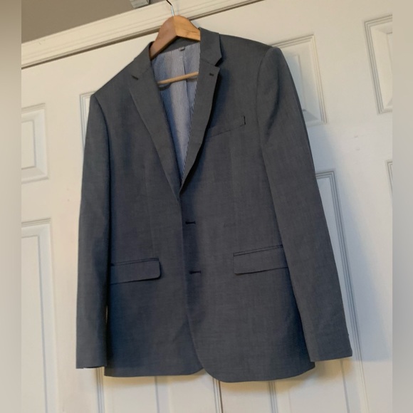 Express Suit - Picture 2 of 13